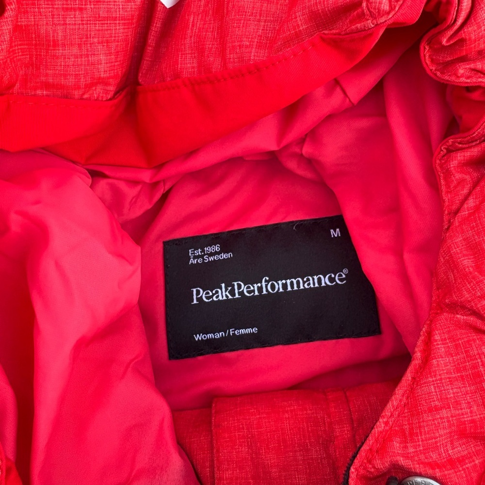 Peak Performance Women's Red Puffer Jacket with Hood - Picture 3 of 7